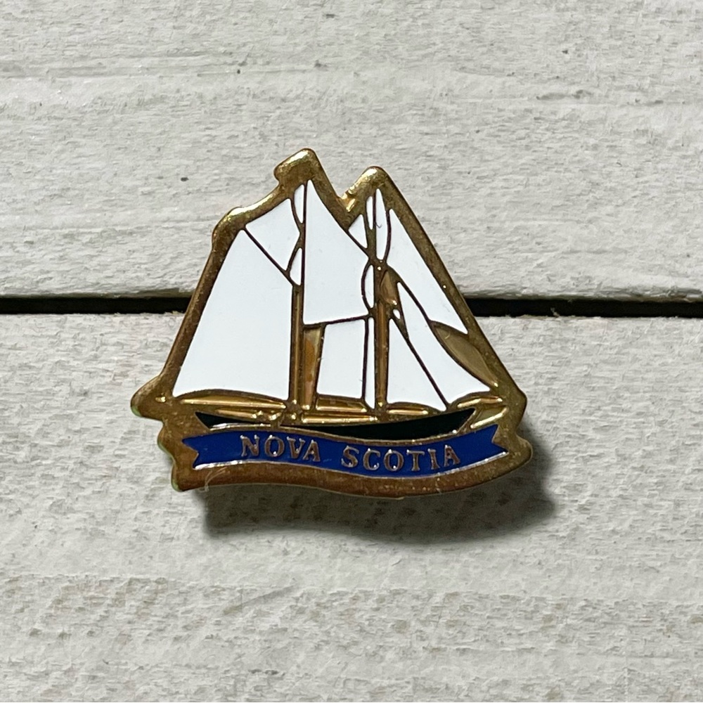 Nova Scotia Gold Tone Enamel Maritime Sailboats Lapel Pin
